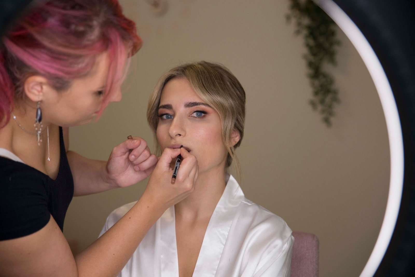 Maquilladora en Asturias preparando a una novia